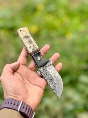 Hunting Knives for Sale – 9" Damascus Steel Blade with Sheep Horn/Resin Handle & Leather Sheath