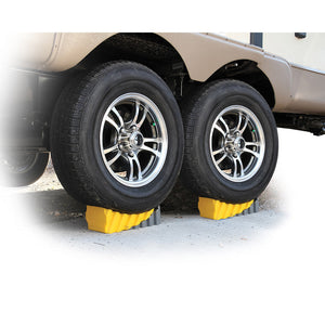 Camco Curved Leveler Wheel Chock *2-Pack OutdoorUp