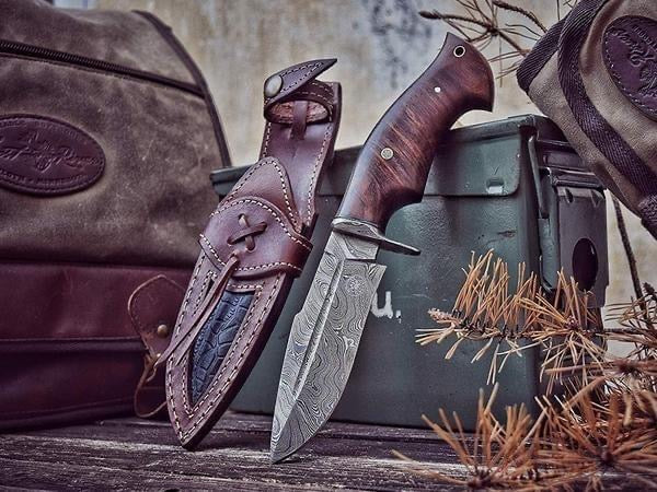 Good Hunting Knives – 10" Damascus Steel Blade with Rosewood Handle &amp; Leather Sheath