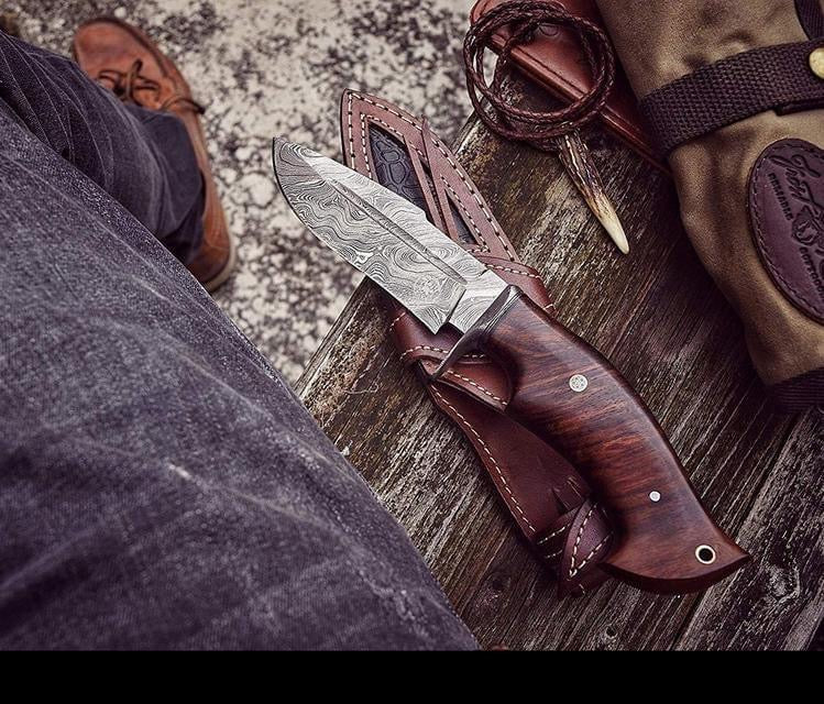 Good Hunting Knives – 10" Damascus Steel Blade with Rosewood Handle &amp; Leather Sheath