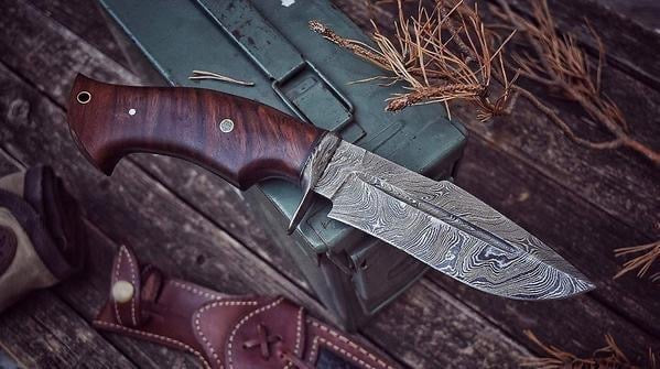 Good Hunting Knives – 10" Damascus Steel Blade with Rosewood Handle &amp; Leather Sheath