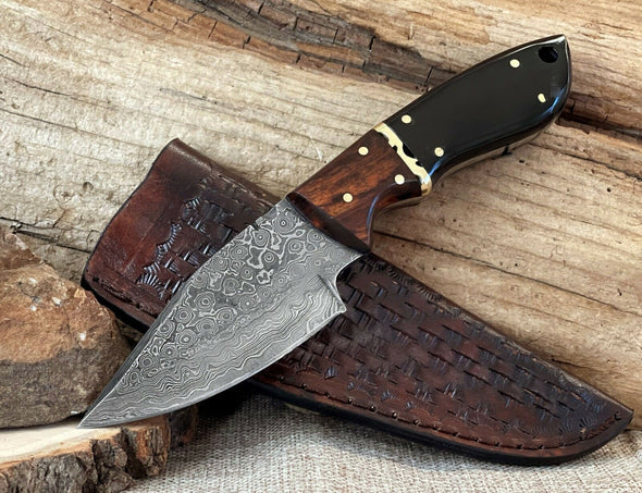 Handmade 8" Damascus Skinning Knife with Buffalo Horn &amp; Rosewood Handle – Leather Sheath