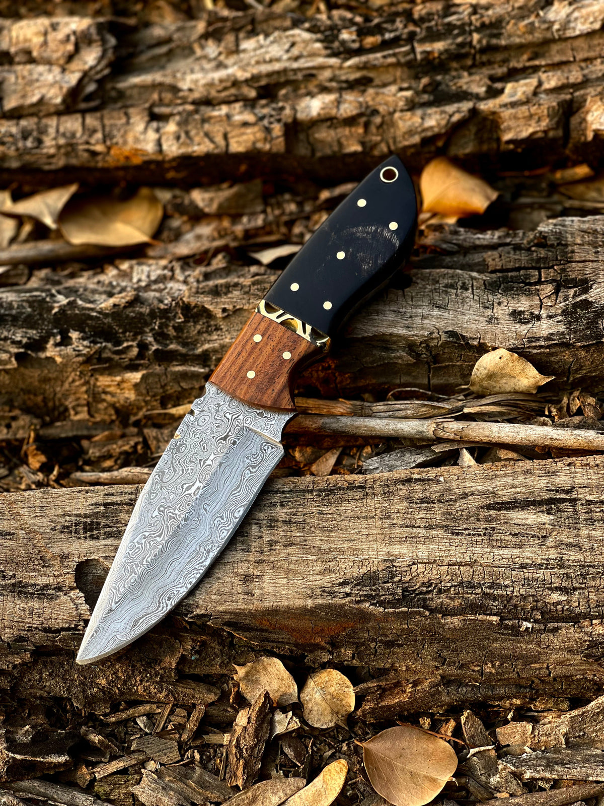 Handmade 8" Damascus Skinning Knife with Buffalo Horn &amp; Rosewood Handle – Leather Sheath