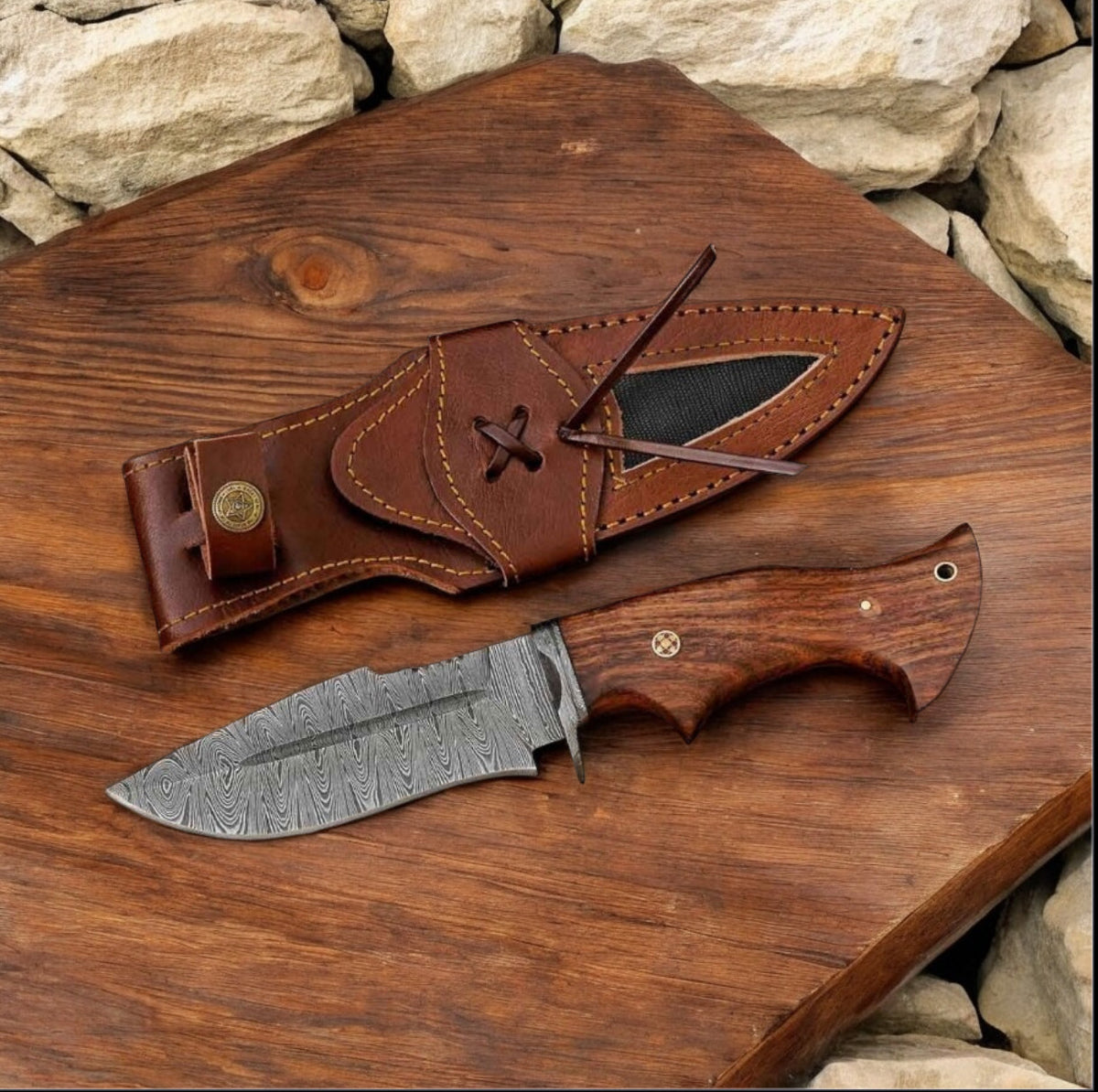 "Premium Bobcat Knife - Damascus Steel Blade with Rosewood Handle & Leather Case"